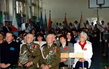 28.05.1998 r. - uroczysta inauguracja XV Og&oacute;lnopolskiego Klubu Szk&oacute;ł Westerplatte
