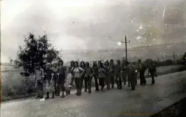 1974 r. - pierwszy pieszy ob&oacute;z wędrowny zorganizowany przez Edwarda Żurowskiego przeszedł malowniczymi zakątkami ziemi kieleckiej