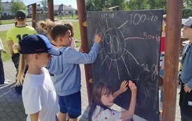 27.05.2026 r. Klasa 1A, matematyka w plenerze..jpeg
