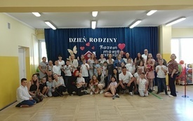 27.05.2026 Uczniowie kl. 2c wraz z rodzicami podczas obchod&oacute;w Święta Rodziny. (2)
