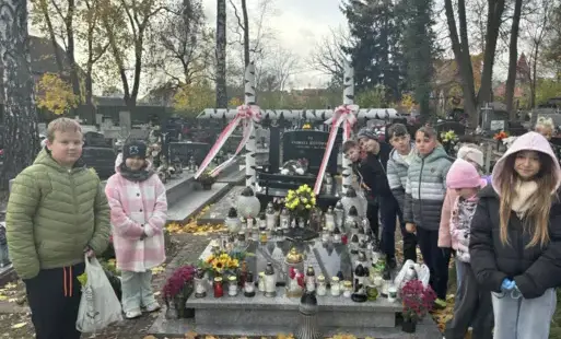 Uczniowie Małego Samorządu uczcili pamięć zmarłych